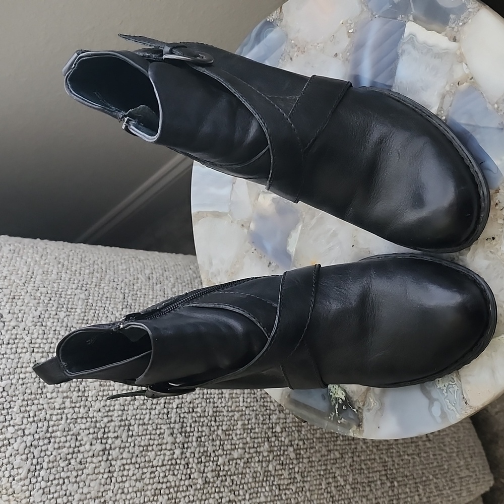 Born Leather booties